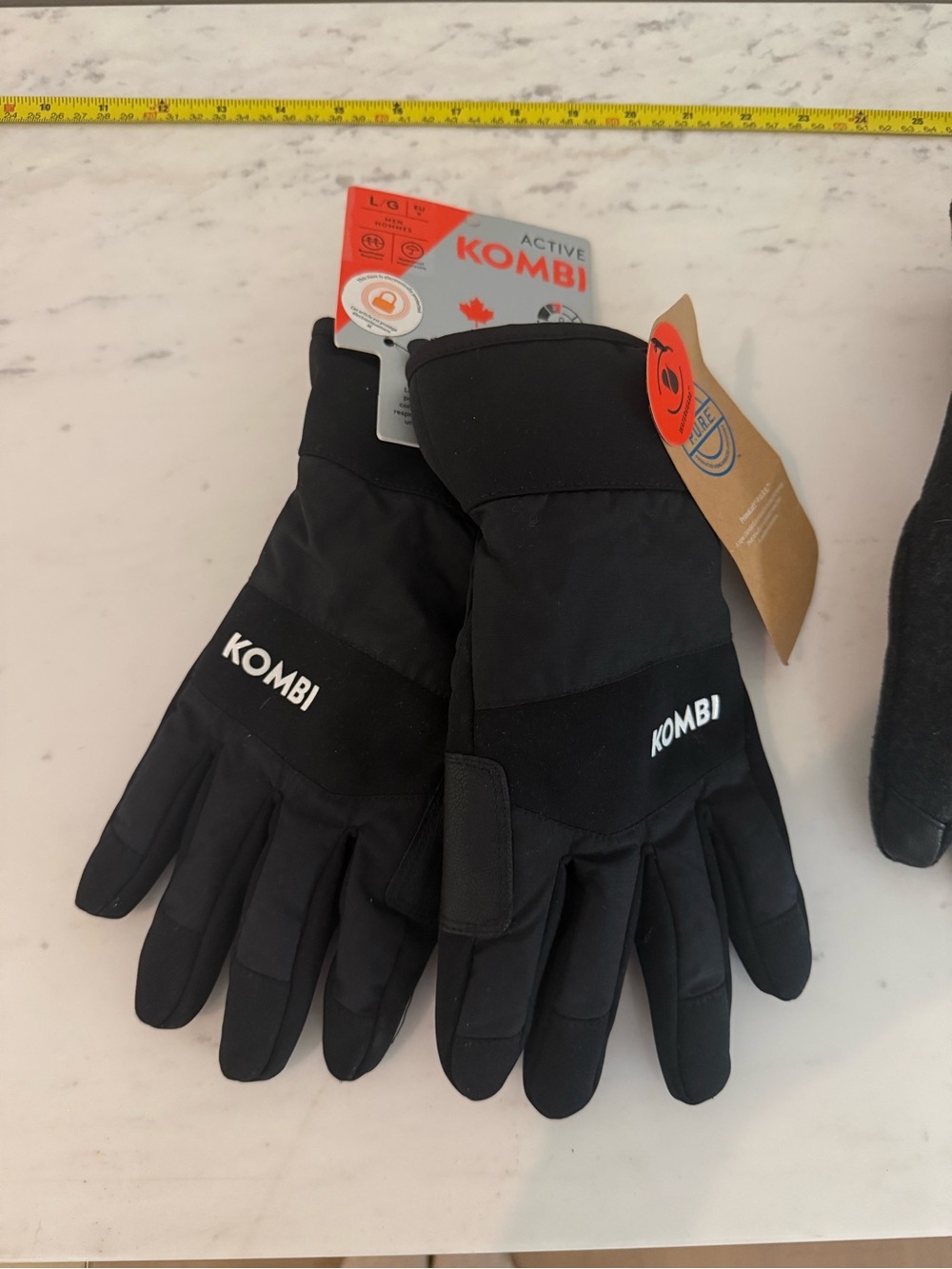 Kombi/ Wind River Black Gloves Size Large NWT